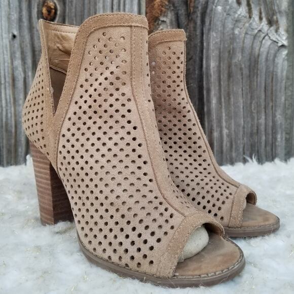 Tan Notch Side Bootie Lucky Brand Larise Size 5.5 Suede Leather Open Toe Heeled - Picture 1 of 13